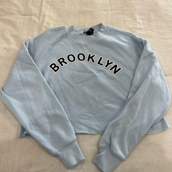 🛍 3/$10 Forever 21 Brooklyn Baby Blue crop sweater - Picture 2 of 4